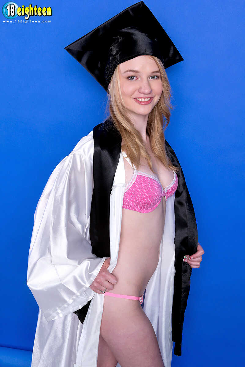 Sexy Maci More Gets Fucked By Her Photographer After Graduating From College - Maci More, Levi Cash
