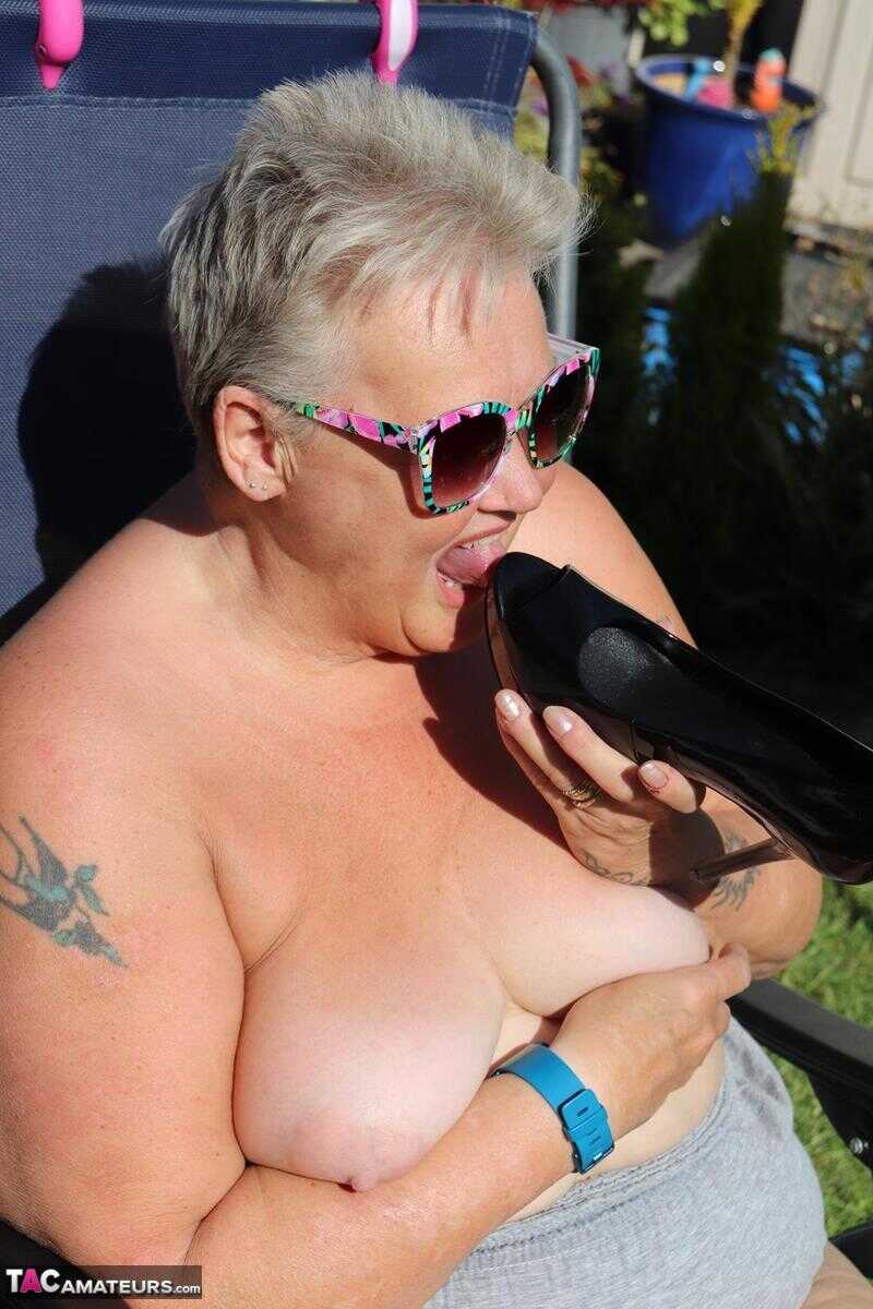Mature Mommy Gets Wet and Wild in the Backyard with Shoe Licking Antics - Valgasmic Exposed