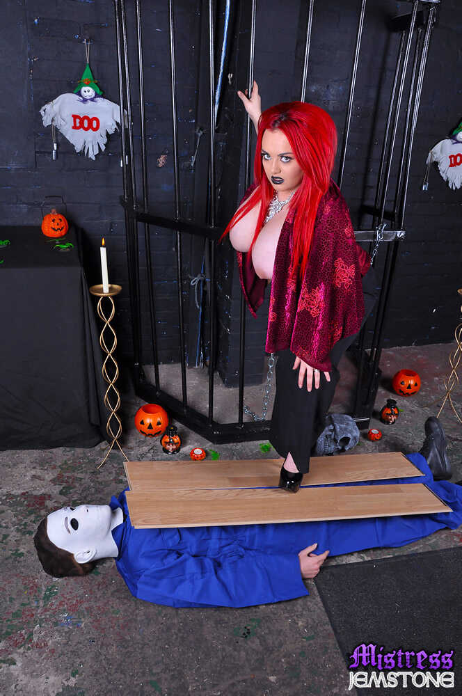 Mistress Jemstone's Chubby Big Tits Bind: Michael Myers Gets Punished on Halloween! - Michael Myers