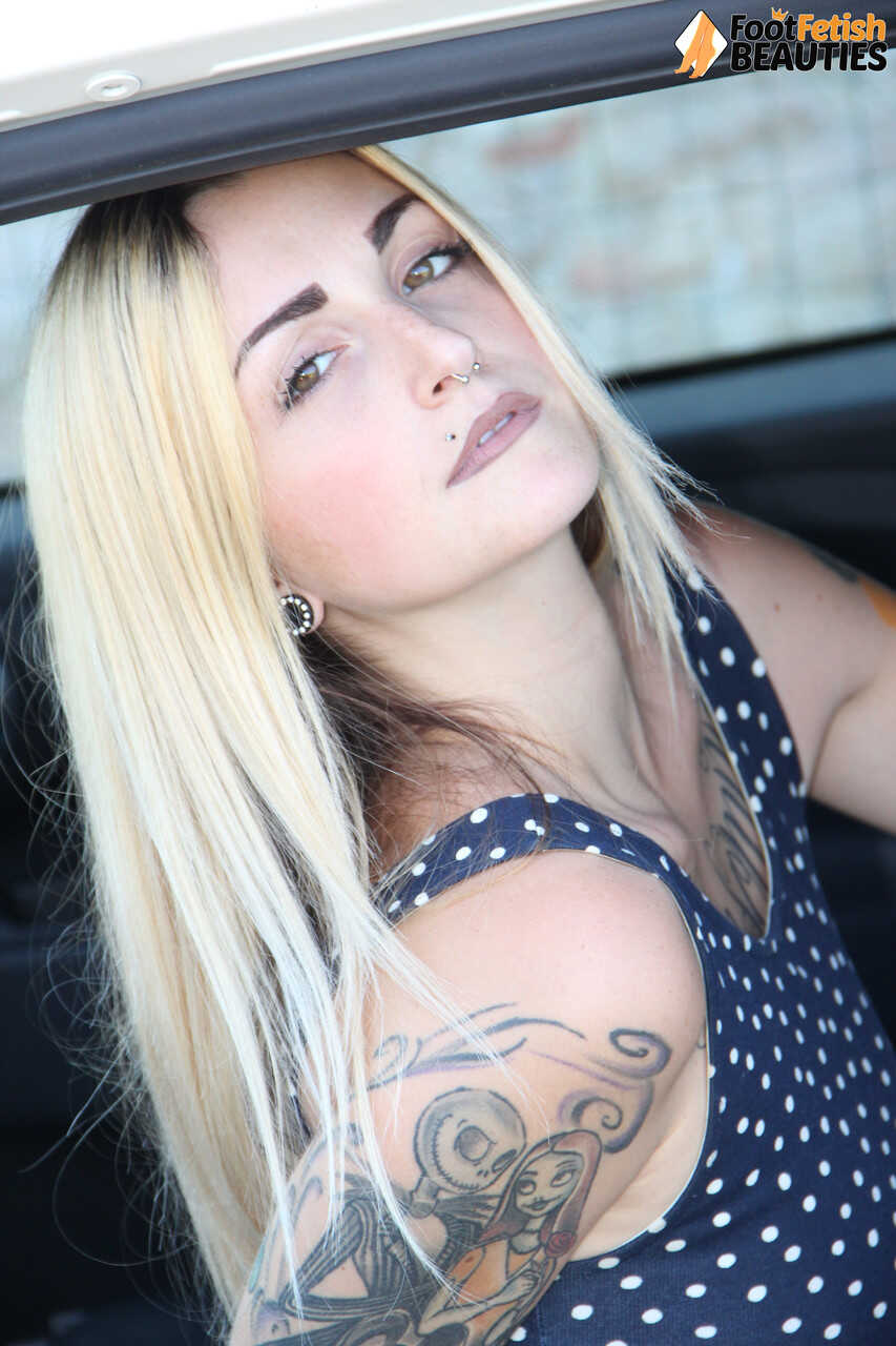 Medusa Blonde's Tattooed Bare Feet and Ass on Display in the Backseat of a Car - Medusa Blonde