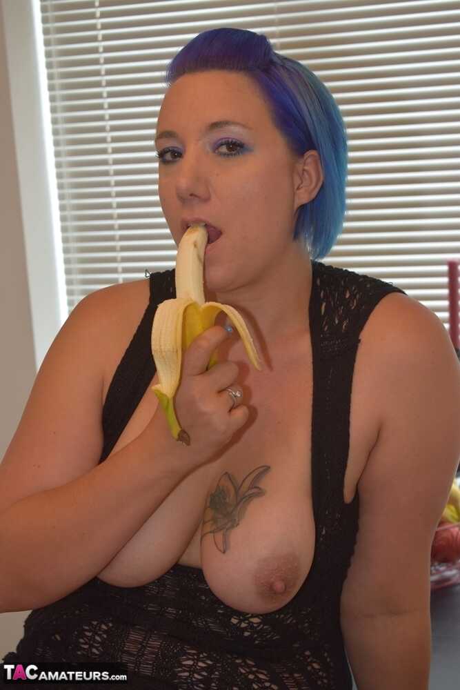 Short-haired first timer Phillipa shows off her tits and pussy after eating a banana - Phillipas Ladies