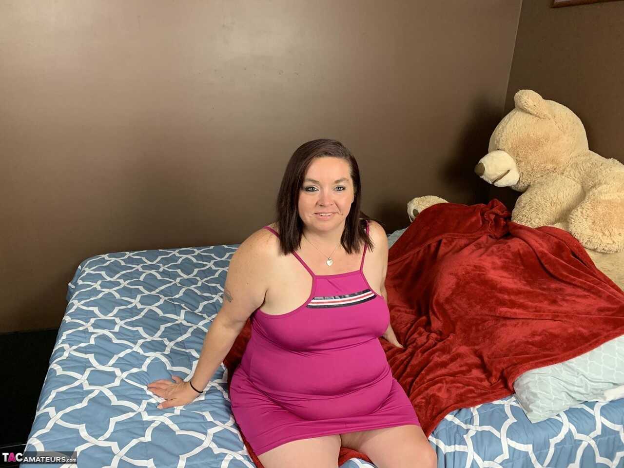 Mature BBW Spreads Her Pussy on a Bed After Showing Off Her Big Ass and Sexy PAWG - Sexy NE BBW