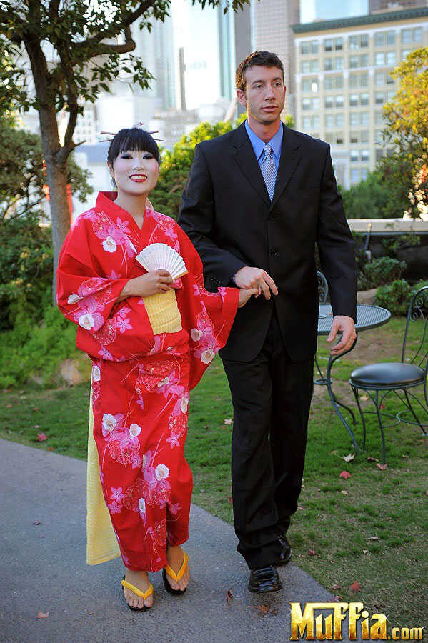 Yuki Mori and her Shaved Japanese Geisha Pussy Pleasures a White Man in Public Park - Yuki Mori, Jordan Ash