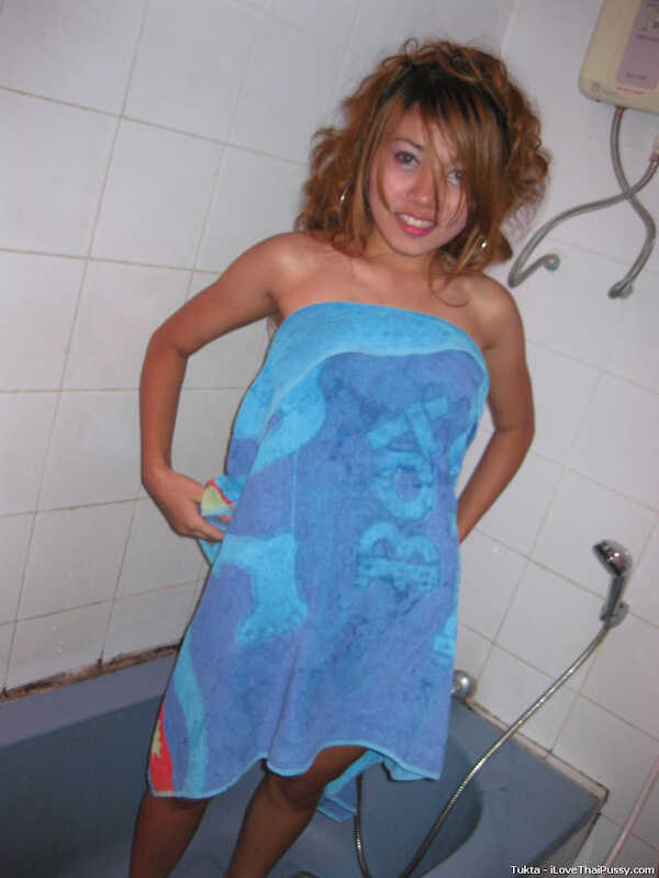 Thai Shower Fuck Cute Thai Girl's Shaved Pussy Gets Rammed by Foreign Tourist - Klaus