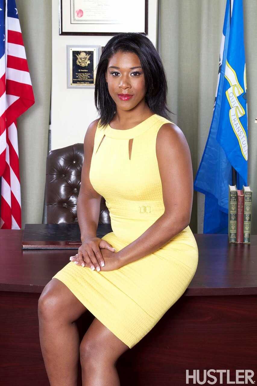 First Lady's Lookalike Unleashes Her Secret Obsession In The Oval Office - Megan Vaughn, Bonnie Rotten, Layton Benton