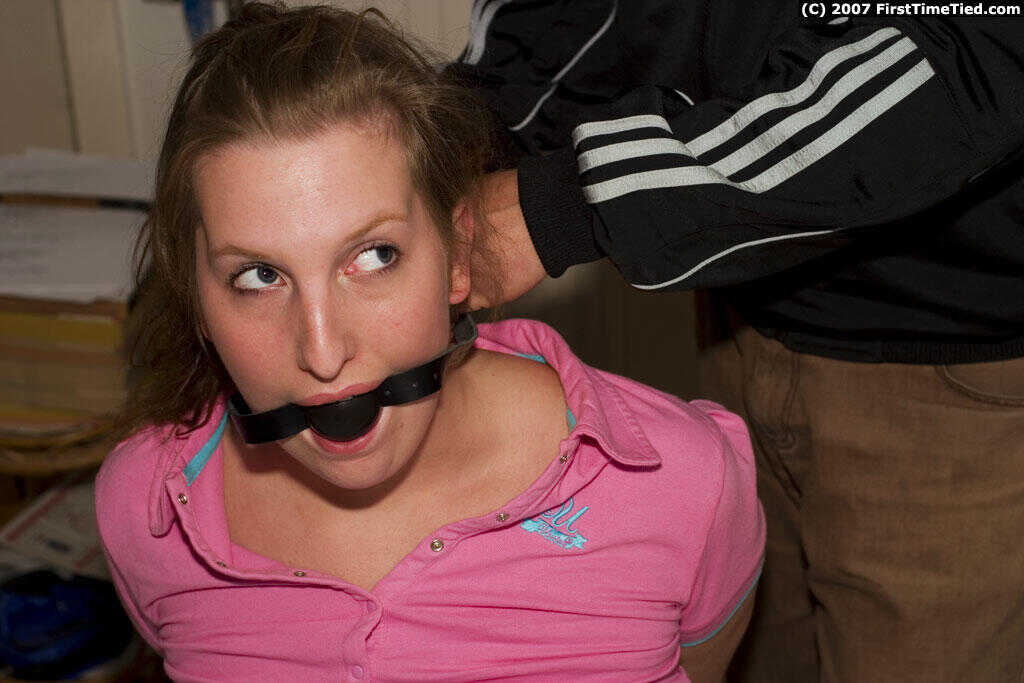 Bare-Assed Handcuffed Amateur Spanks Her Way to Pleasure - 