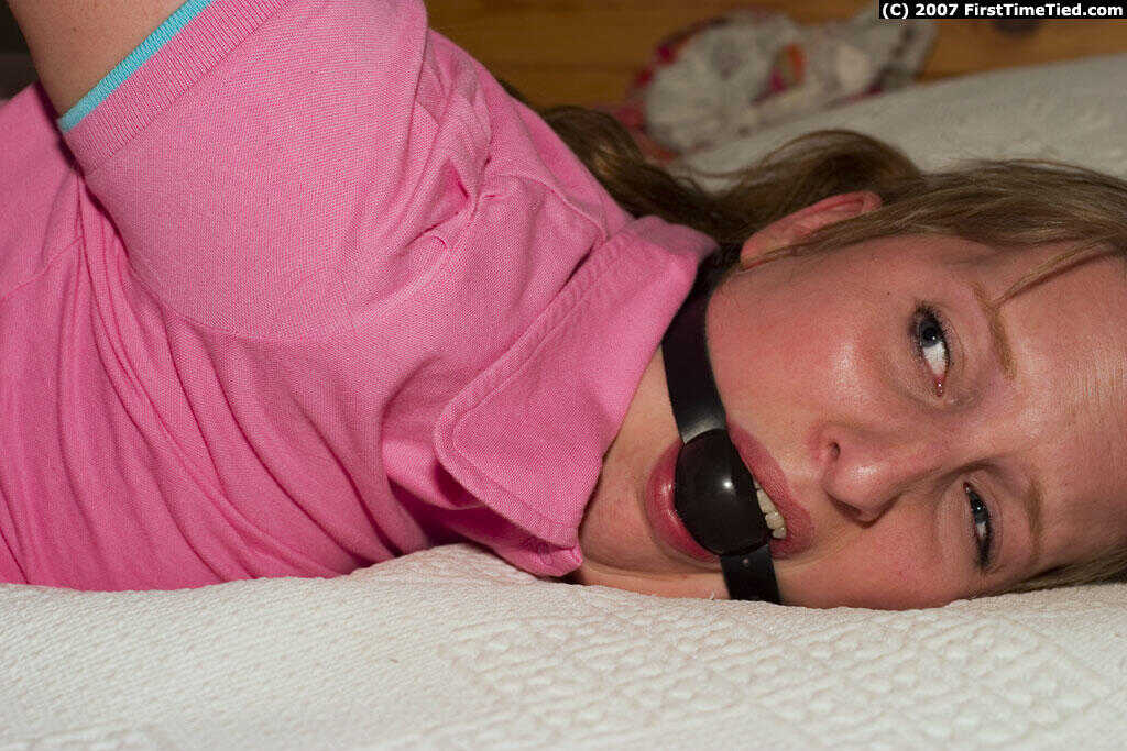 Bare-Assed Handcuffed Amateur Spanks Her Way to Pleasure - 