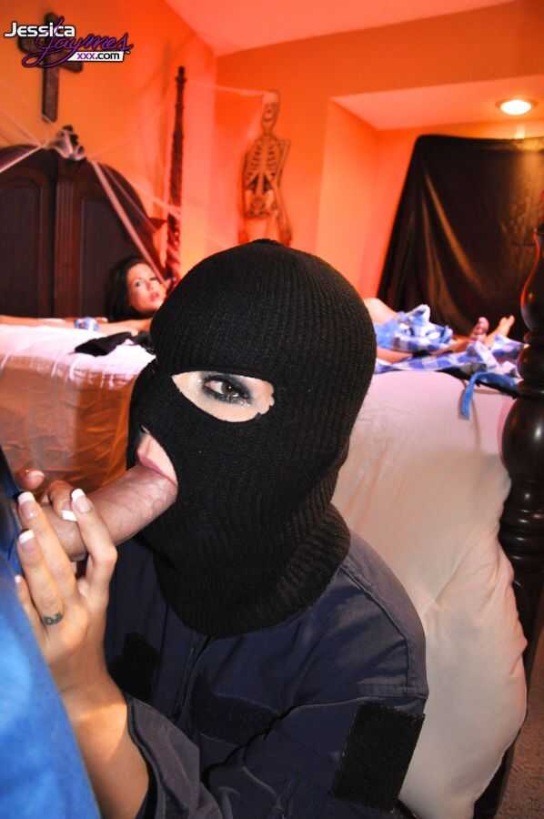 Subjected Jessica: A MILF's Blindfold Surprise Threesome with a Pierced Pussy Crew - Jessica Jaymes, Randi Wright