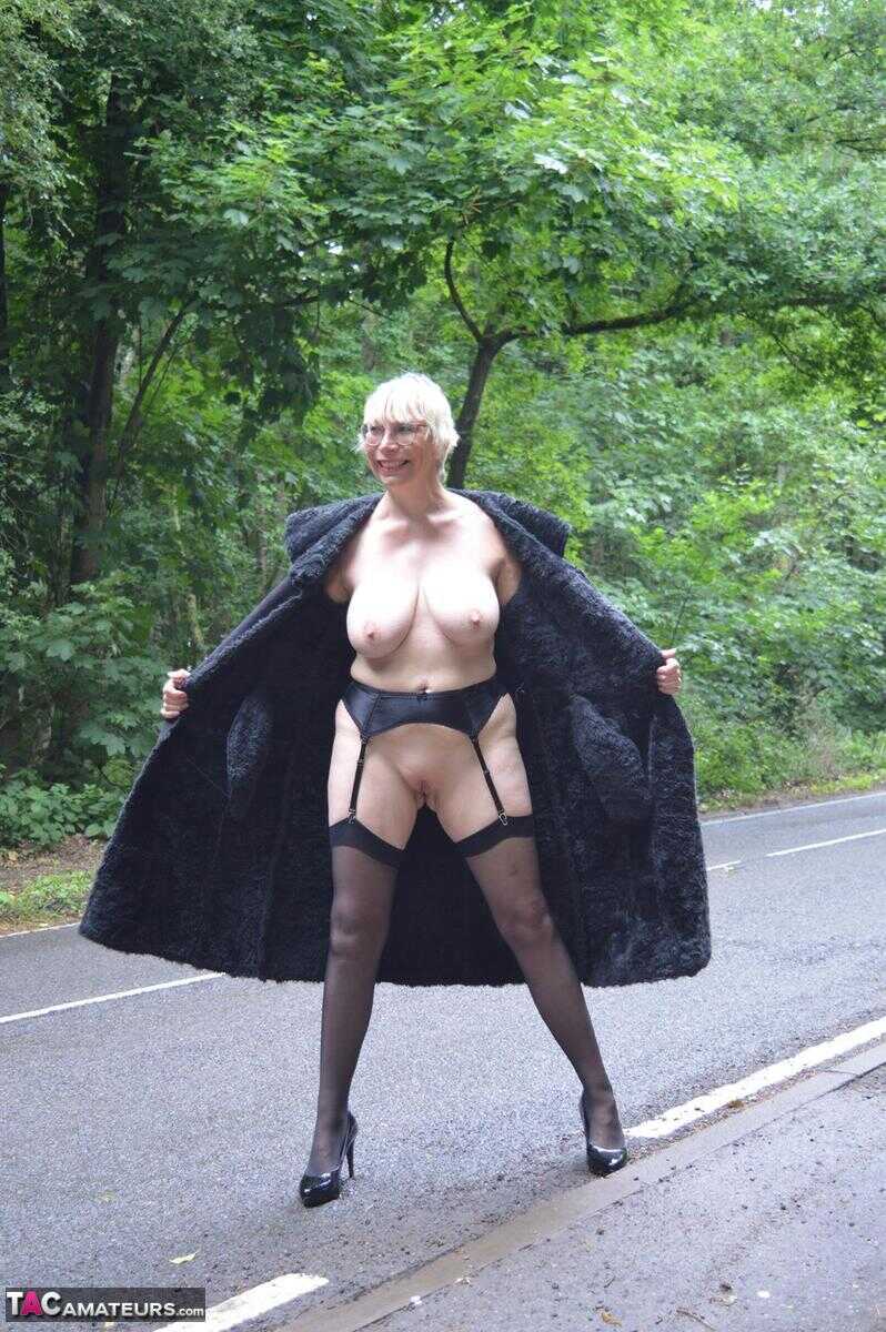 Public Flashing Barby Slut: Brit Babe's Mature Amateur Adventure - Barby Slut