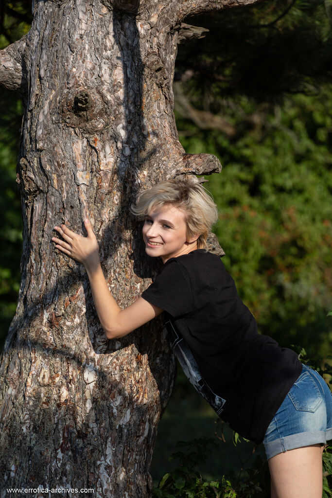 Skinny blonde Azshara strips naked and fucks a mature tree in front of her cute face with her tight ass and small tits. - ...