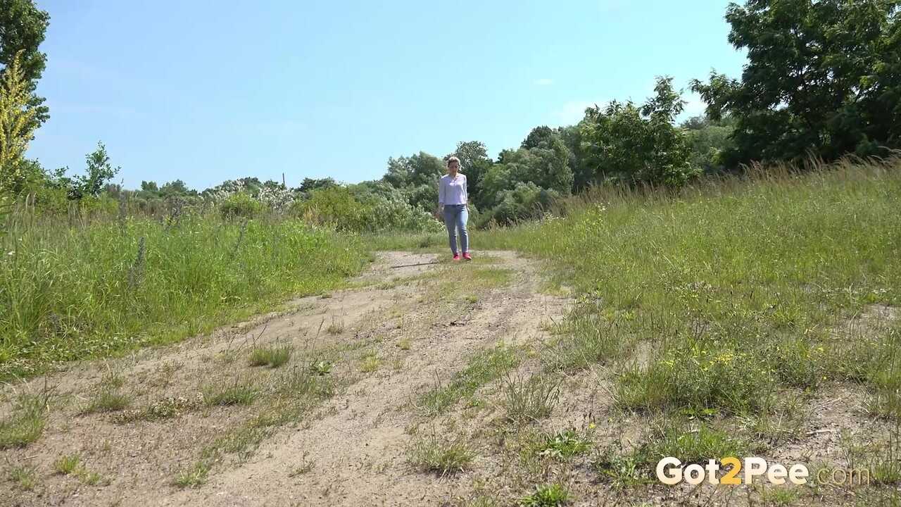 Di Devi's Big Pussy Gets Soiled in the Dirt Road Pee