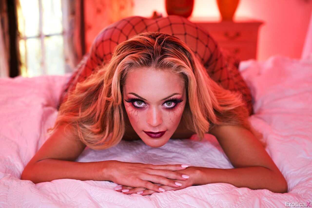 Blonde bombshell Mylene Monroe gets covered in jizz after a steamy fuck with Quinton James - Mylene Monroe, Quinton James
