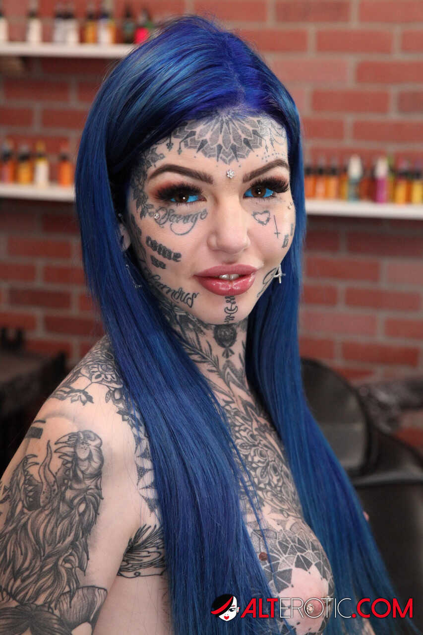 Tatted Up and Ready to Fuck: Amber Luke's Nude Posing Session in the Tattoo Shop Will Leave You Breathless - Amber Luke