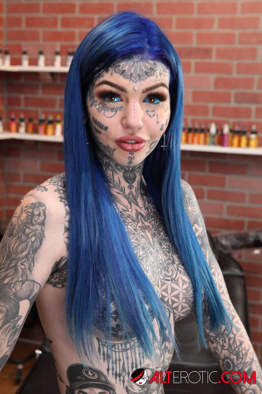 Tatted Up and Ready to Fuck: Amber Luke's Nude Posing Session in the Tattoo Shop Will Leave You Breathless - Amber Luke