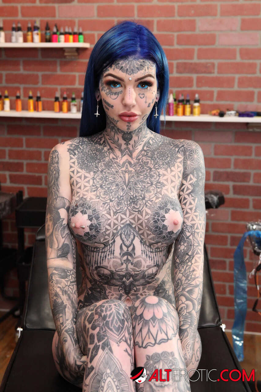 Tatted Up and Ready to Fuck: Amber Luke's Nude Posing Session in the Tattoo Shop Will Leave You Breathless - Amber Luke