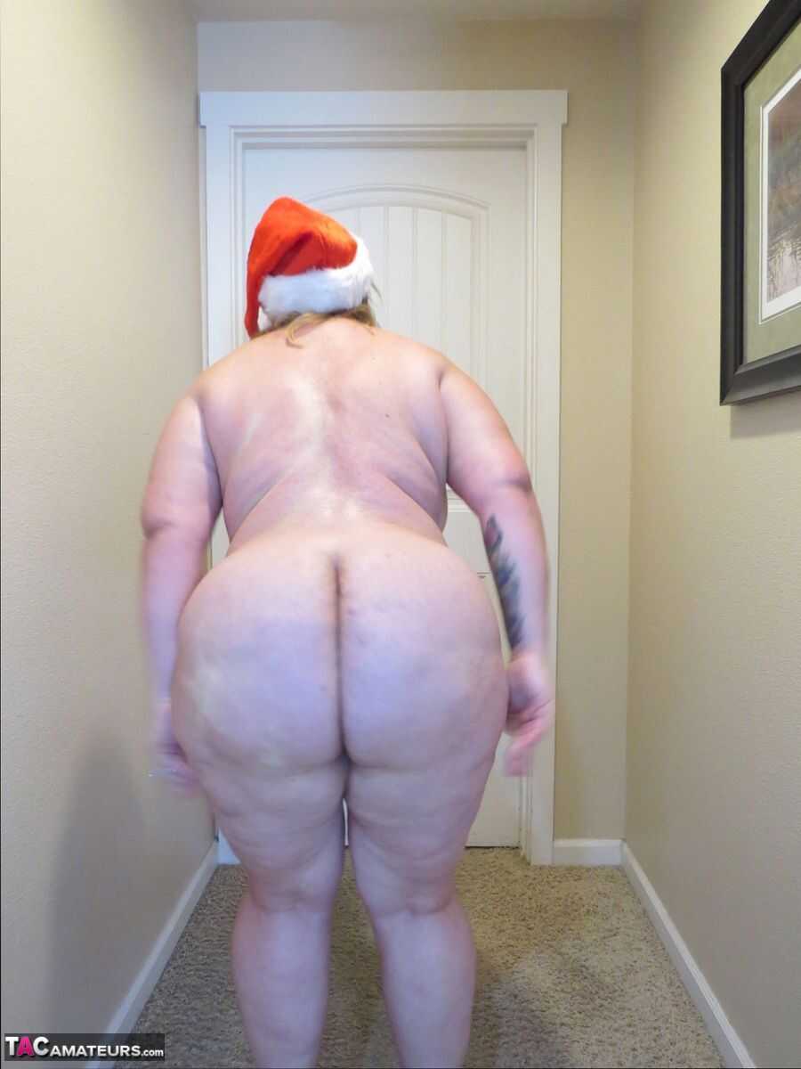 Kris Ann Claus Strips Down in Red High Heels and a Santa Hat for Christmas Eve Fun! - Busty Kris Ann