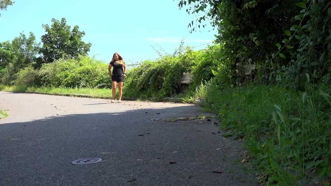 Jena Lovely Publicly Empties Her Bladder On The Roadside