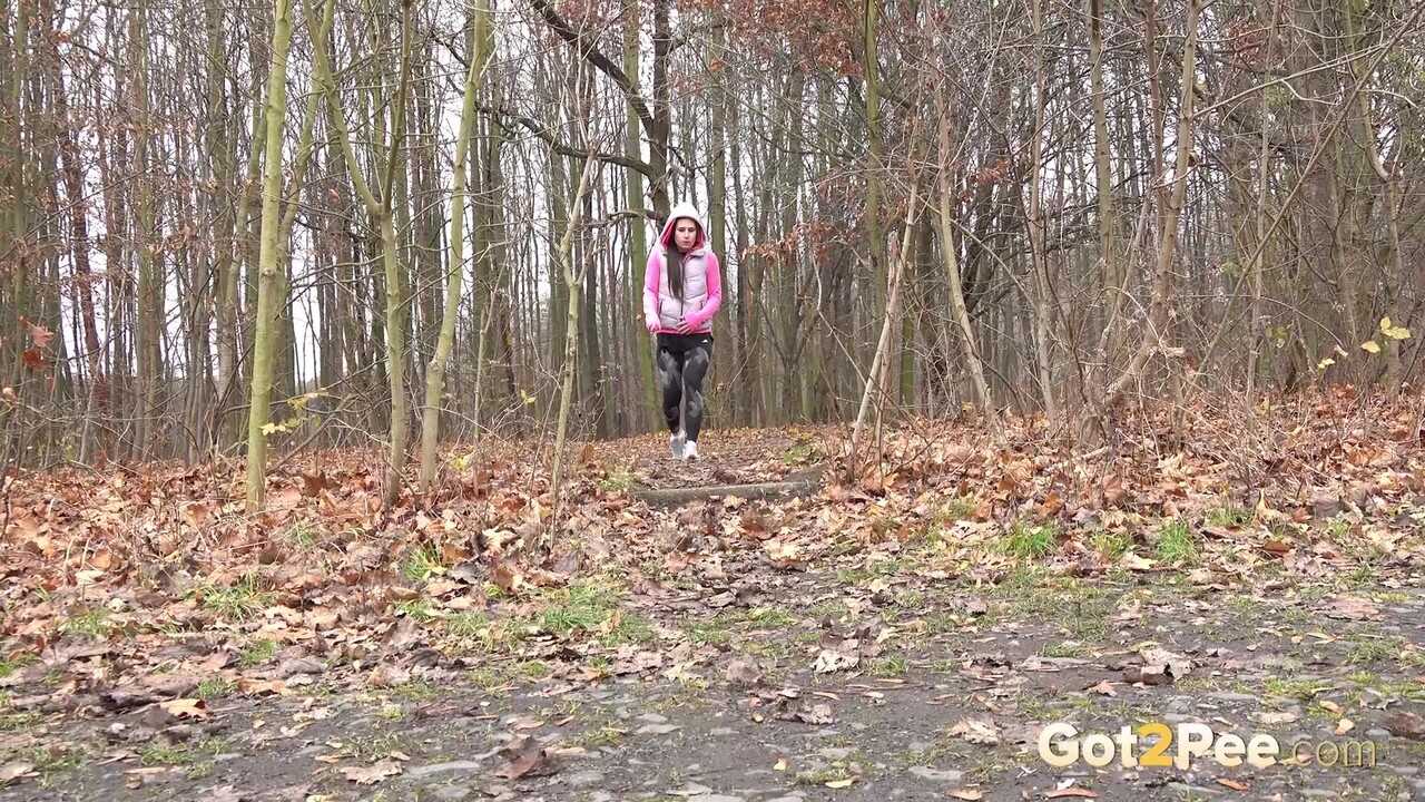 Blonde Bombshell Lara Fox Takes a Chill Piss in the Park - Lara Fox