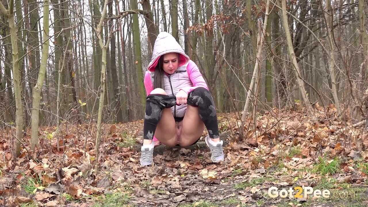 Blonde Bombshell Lara Fox Takes a Chill Piss in the Park - Lara Fox