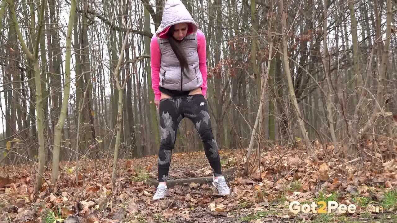 Blonde Bombshell Lara Fox Takes a Chill Piss in the Park - Lara Fox