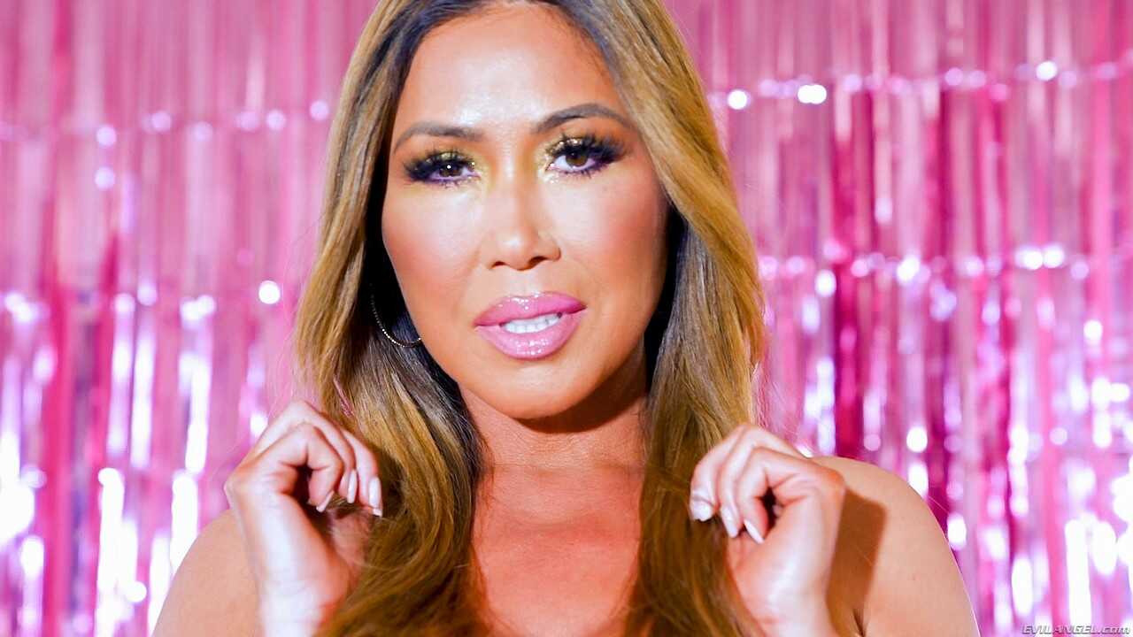 Asian Kianna Dior gets covered in bukkake and facials during a gangbang with Jonni Darkko, Rob Piper and Chris Diamond. - ...
