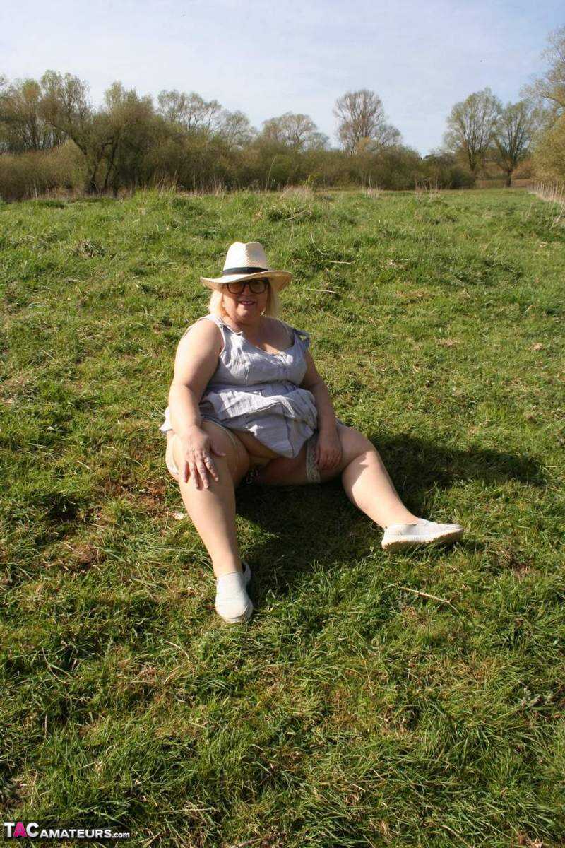 Blonde Lexie Cummings, the Obese UK Mistress in Hosiery, Takes Control of her Mature Fat Ass on a Field! - Lexie Cummings