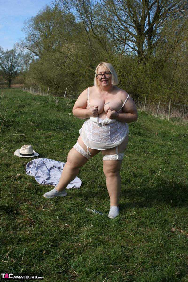 Blonde Lexie Cummings, the Obese UK Mistress in Hosiery, Takes Control of her Mature Fat Ass on a Field! - Lexie Cummings