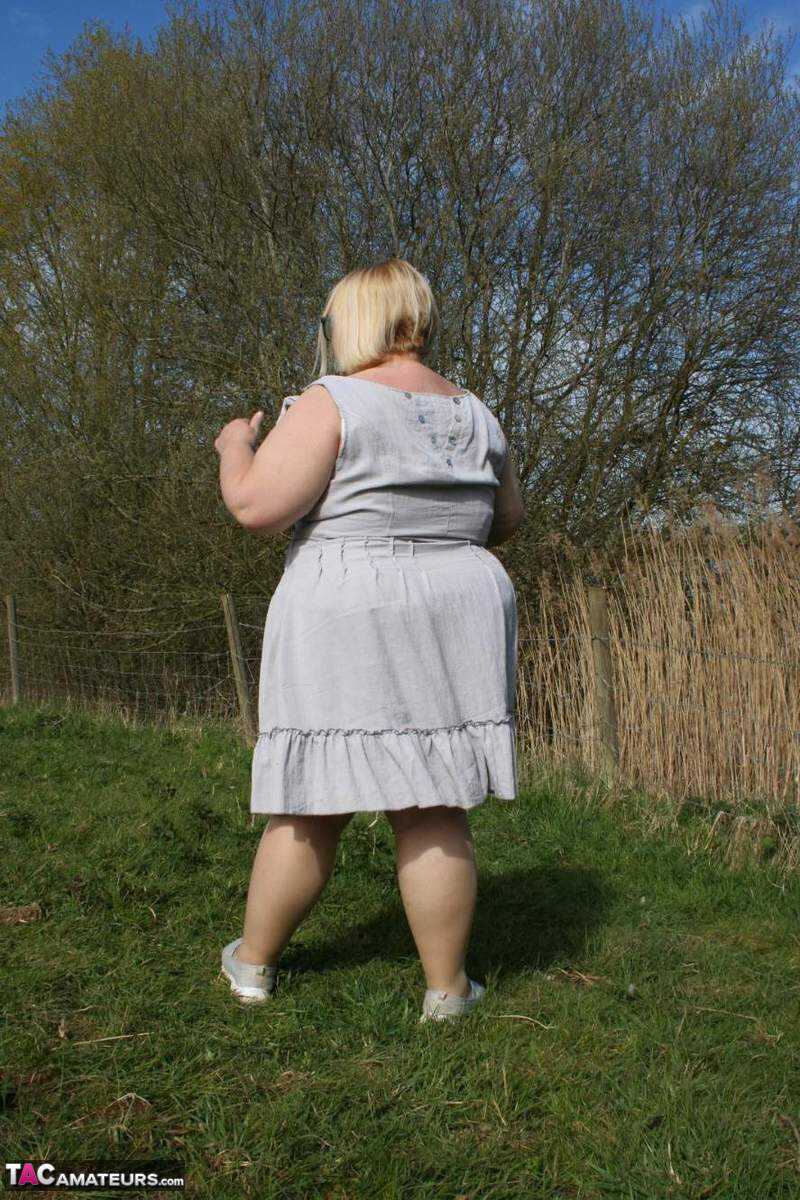 Blonde Lexie Cummings, the Obese UK Mistress in Hosiery, Takes Control of her Mature Fat Ass on a Field! - Lexie Cummings