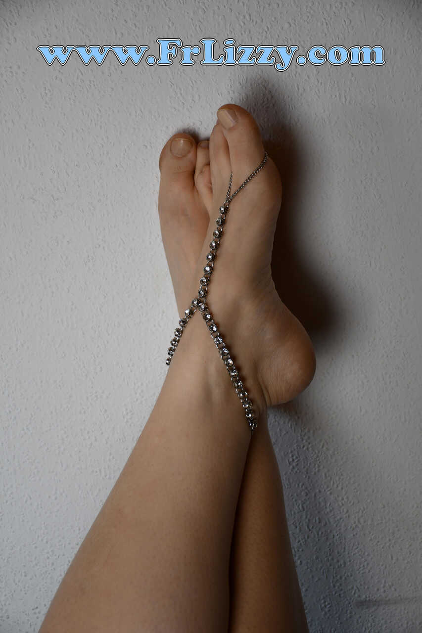 Chubby Caucasian Amateur Lizzy Displays Her Bare Feet and Shaved Vagina with a Thick Dildo - 