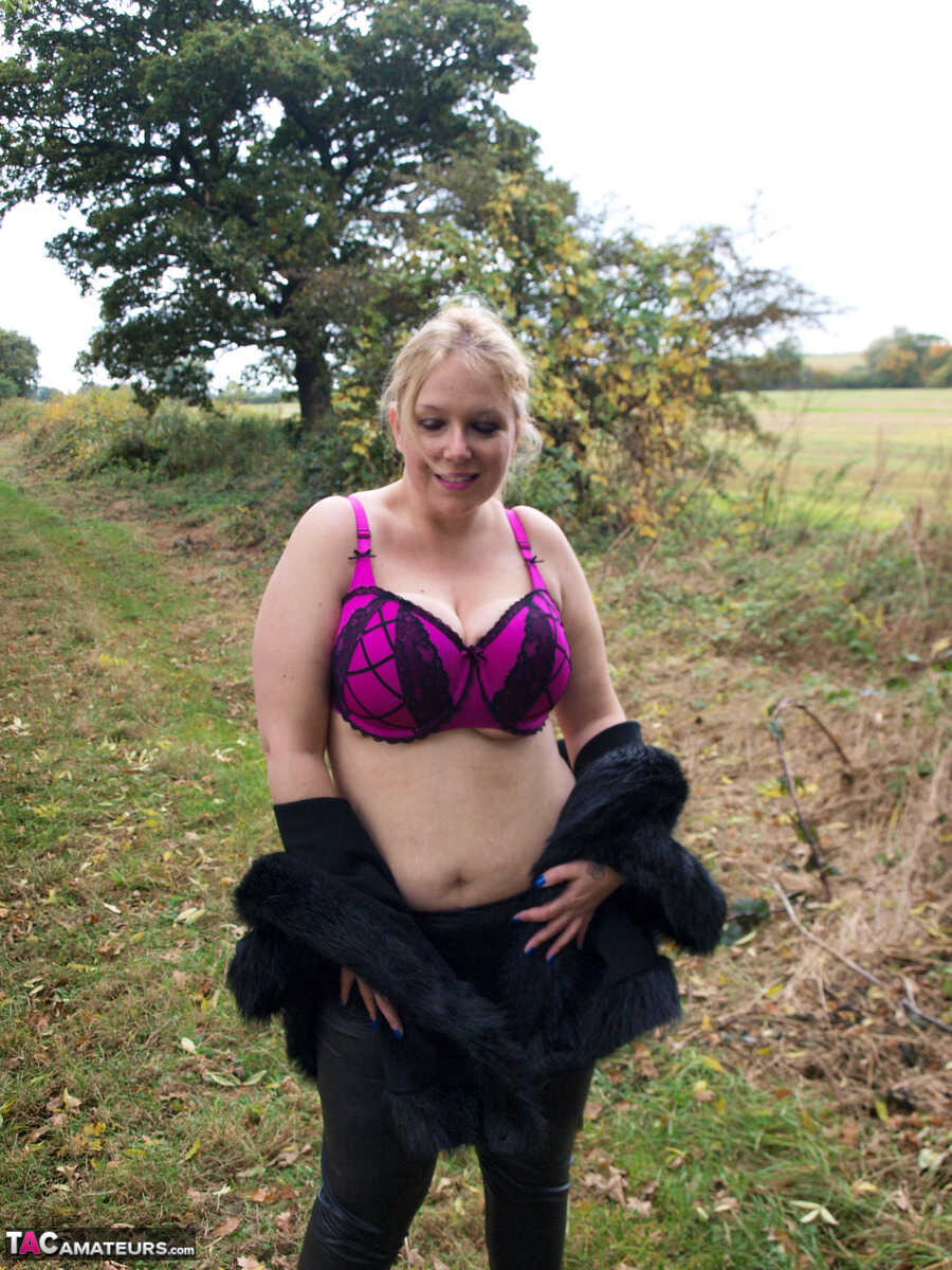 Blonde Amateur Sindy's Boobs Escape Near a Farmer's Field!