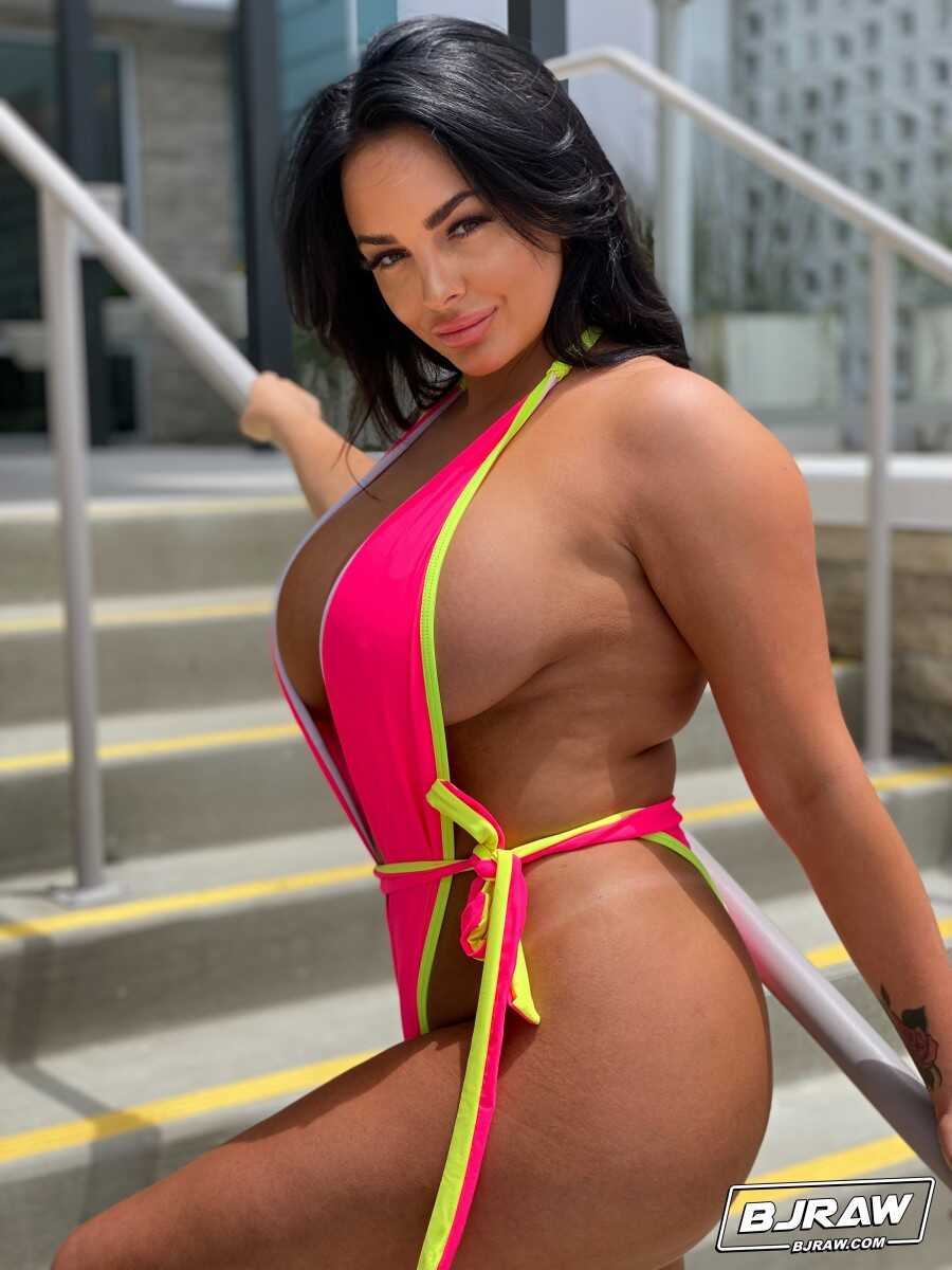 Jessica Annelle's Juicy Jugs Jiggle in Skimpy Swimwear Before a Sloppy BJ and Facial - Jessica Annelle