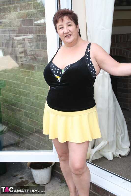 Fat Older Woman Kinky Carol Flashes Her Bra And Upskirt Underwear On A Patio