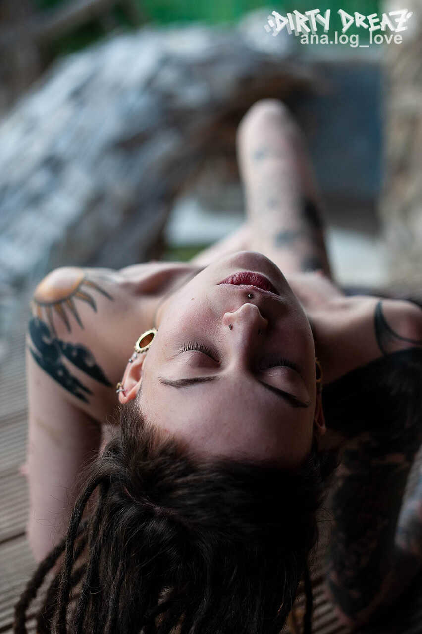 Tattooed female bodybuilder with dreadlocks gets naked in the woods for a solo show - Cutz