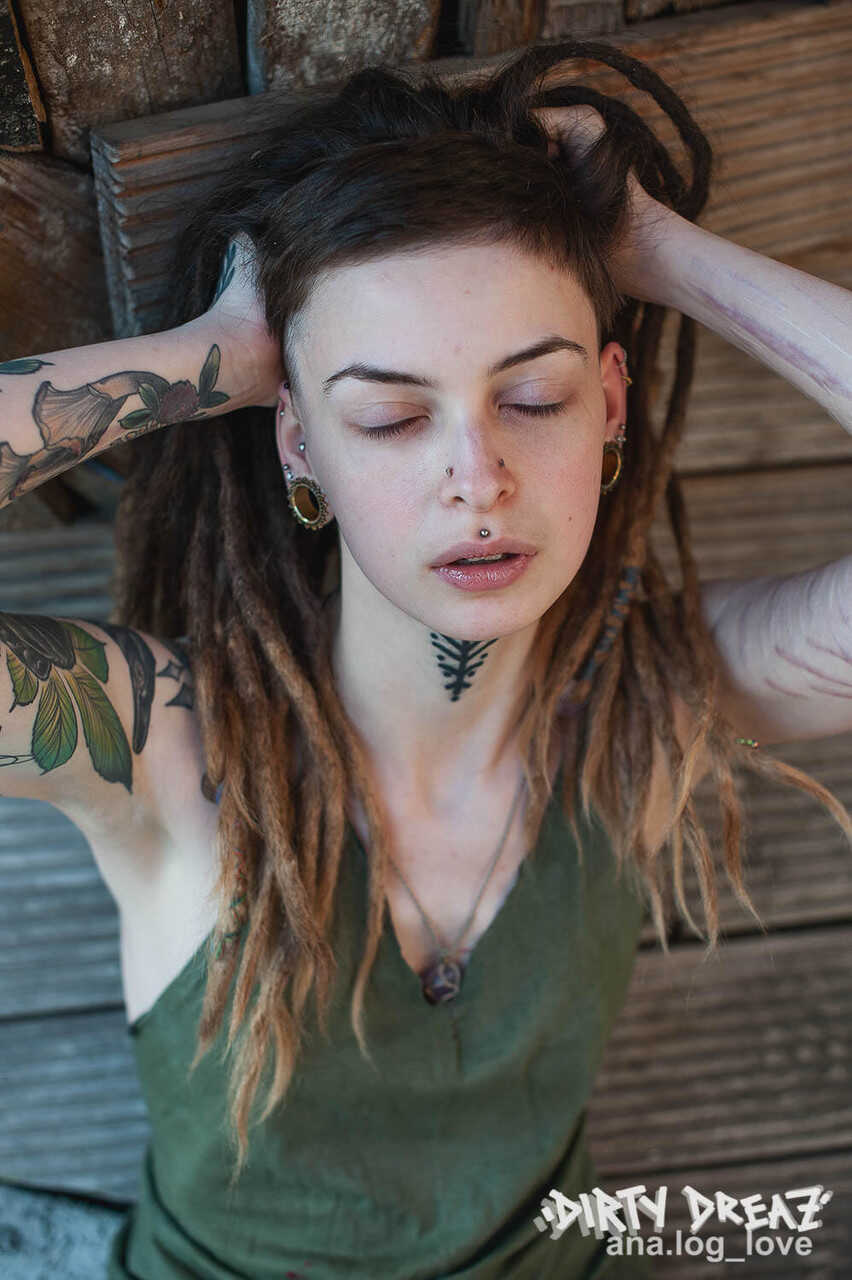 Tattooed female bodybuilder with dreadlocks gets naked in the woods for a solo show - Cutz