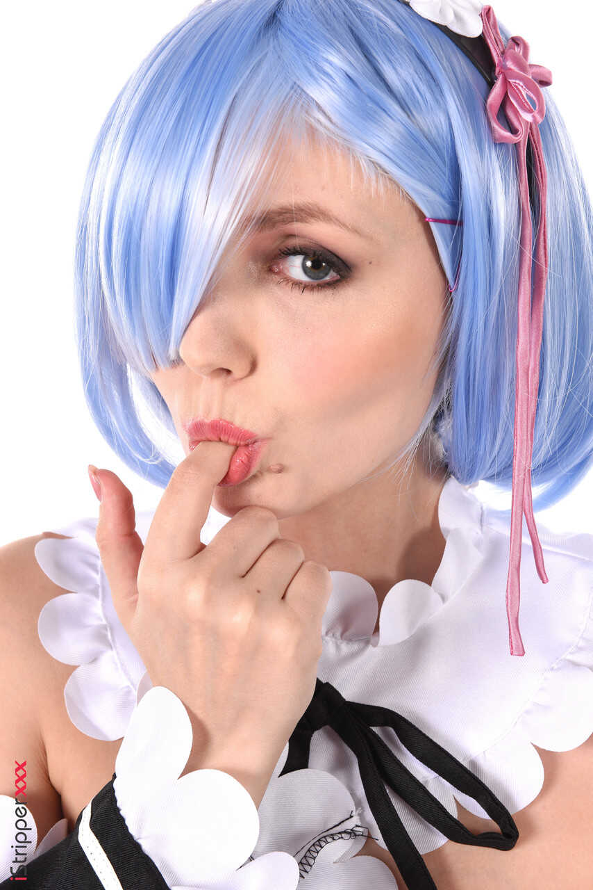 Sia Siberia's Dildo Adventures in Nerd Paradise A Cute Girl's Journey Into the World of Cosplay Porn - Sia Siberia