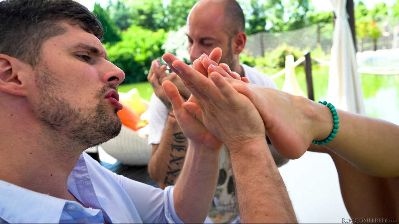 Latina Freya Dee's Feet Get Pounded Before a Double Anal Penetration with Brunette Monster Cocks - Freya Dee, Mike An...