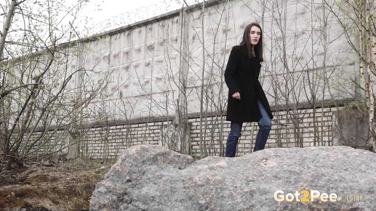 Brunette chick Lara Fox pulls down her jeans to take a piss upon boulders - Lara Fox