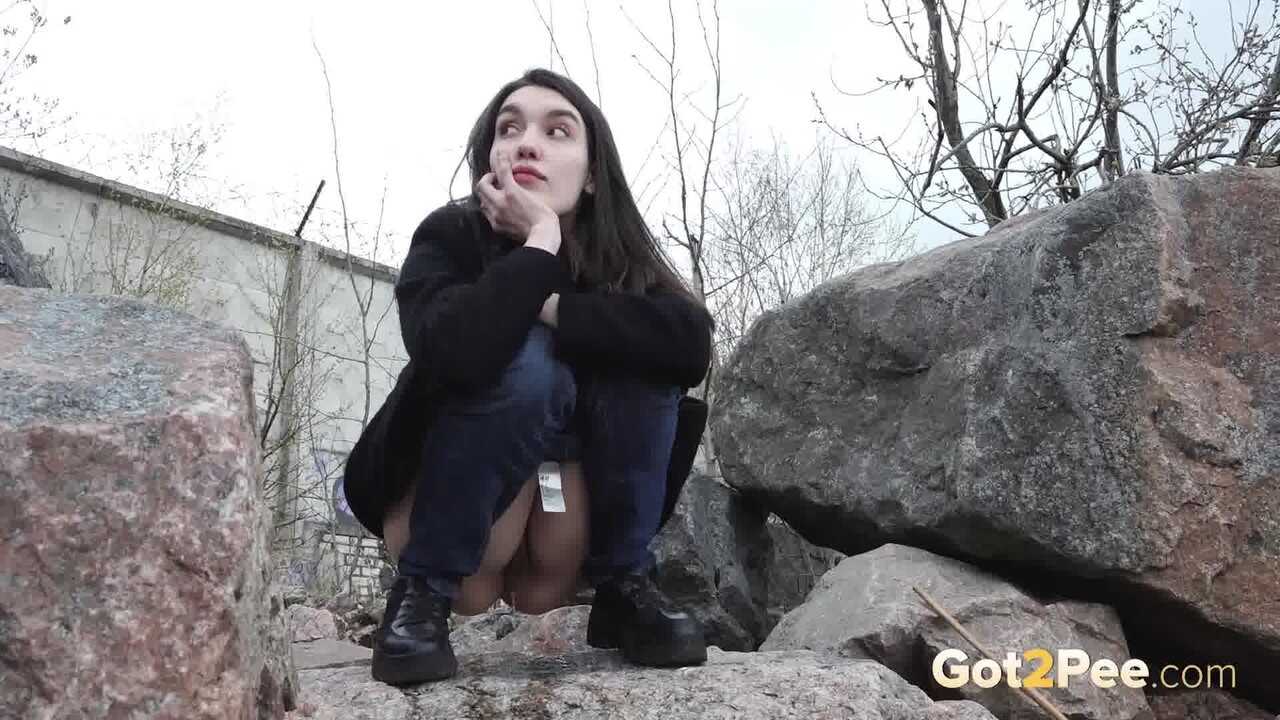 Brunette chick Lara Fox pulls down her jeans to take a piss upon boulders - Lara Fox