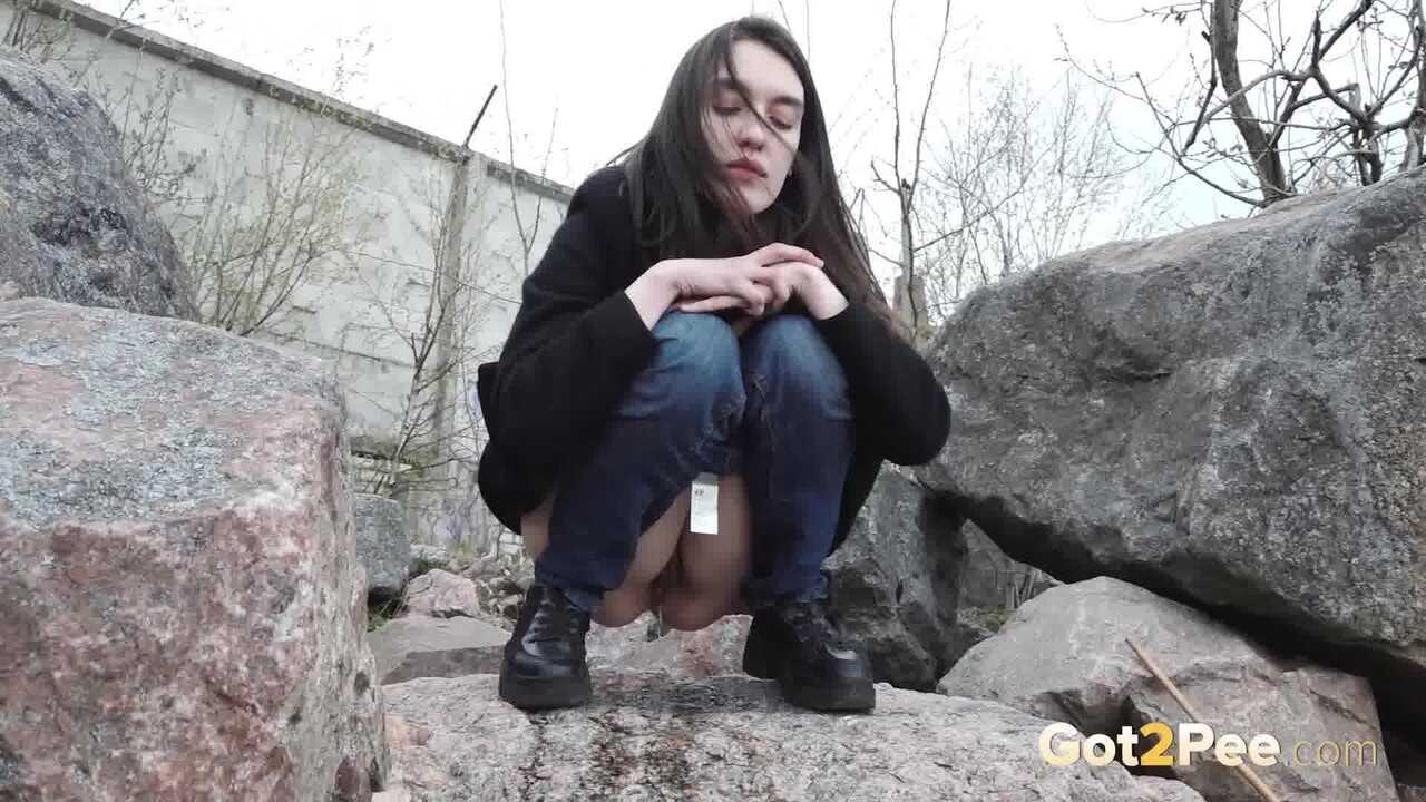 Brunette chick Lara Fox pulls down her jeans to take a piss upon boulders - Lara Fox