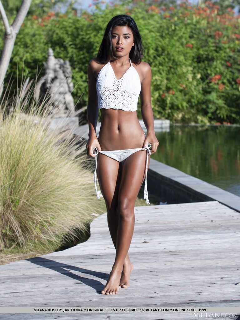 Tempting Teen Moana Rosi Bares It All in the Water: A Latin Sensation Exposed! - Moana Rosi