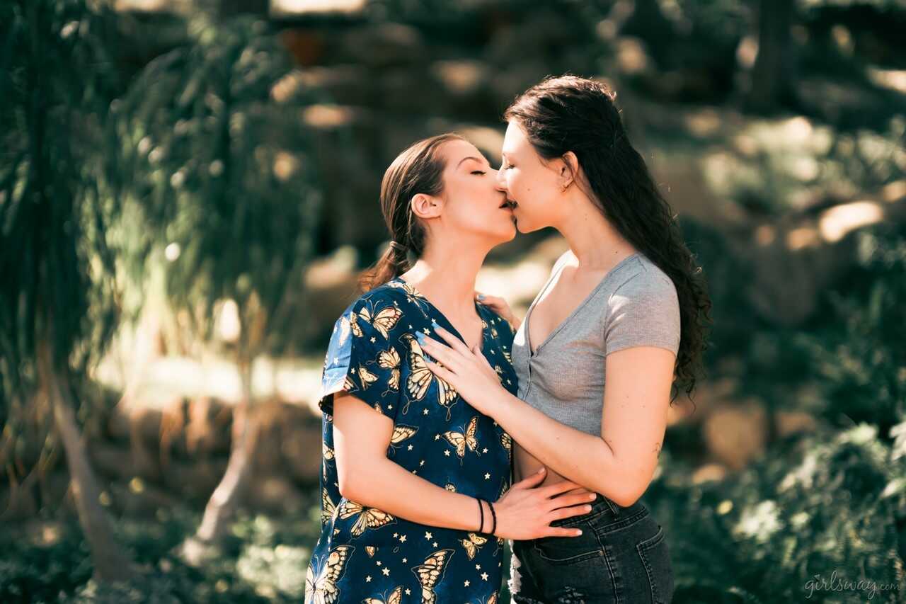 Nurse Spencer's Lesbian Kiss with Liz Jordan