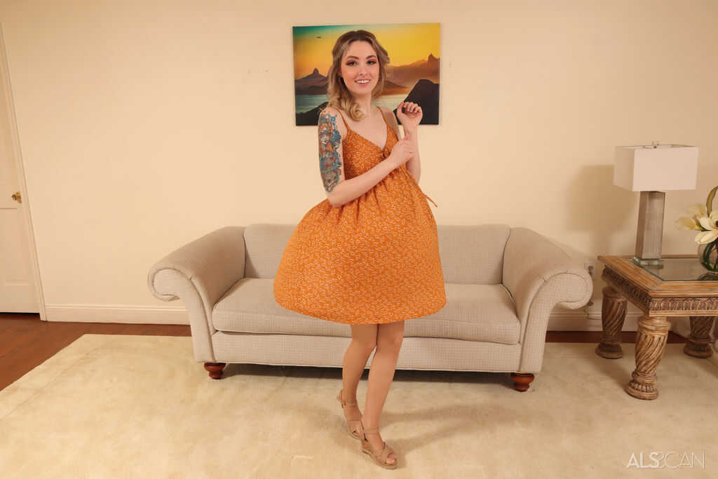 Teen Ailee Anne's First Time Peeling off her Pantyhose to Get Totally Naked - Ailee Anne