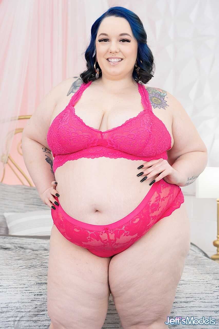 Double Delicious Lesbians: Obese Alexxxis and Veronica Devour Each Other in their High Heels - Alexxxis Allure, Veronica J...