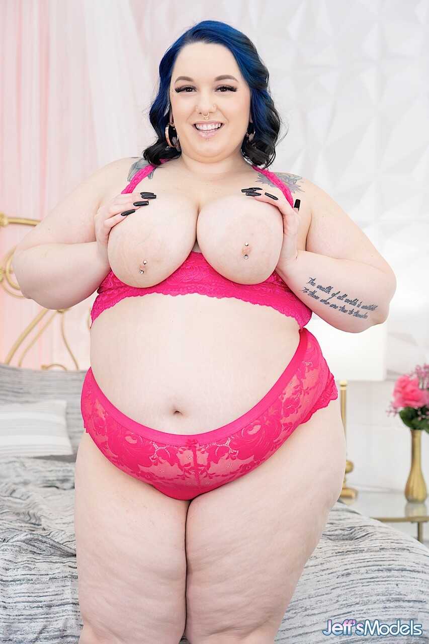 Double Delicious Lesbians: Obese Alexxxis and Veronica Devour Each Other in their High Heels - Alexxxis Allure, Veronica J...