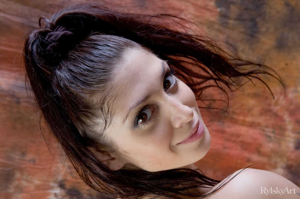 Brunette Teen Ulia Strikes A Sexy Pose With Her High Ponytail And Beautiful Feet In The Nude - Ulia