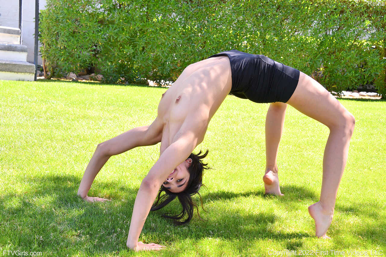 Bare Butt Bouncing Brunette Beauty Reina Rae Exercises Outdoors with a Perfect Ass! - Reina Rae