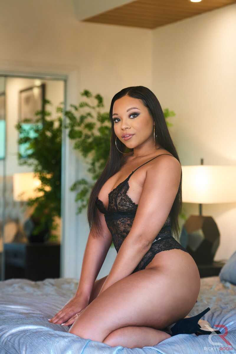 Curvy black beauty Adriana Maya shows off her thick ebony ass in lingerie on a bed in heels - Adriana Maya