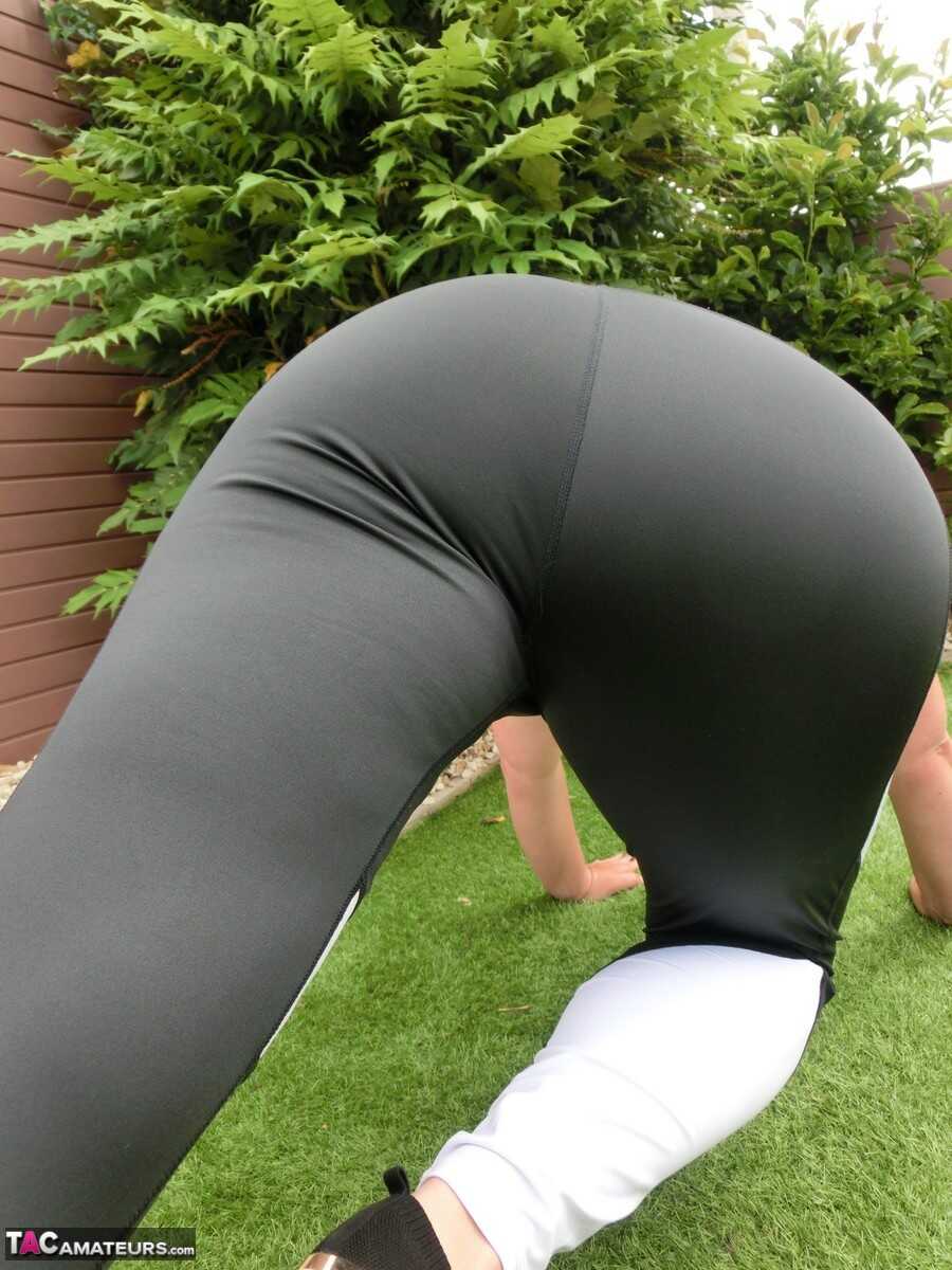 Cum on my yoga mat! Barby's chubby blonde pussy gets wet during outdoor exercise in her backyard - Barby