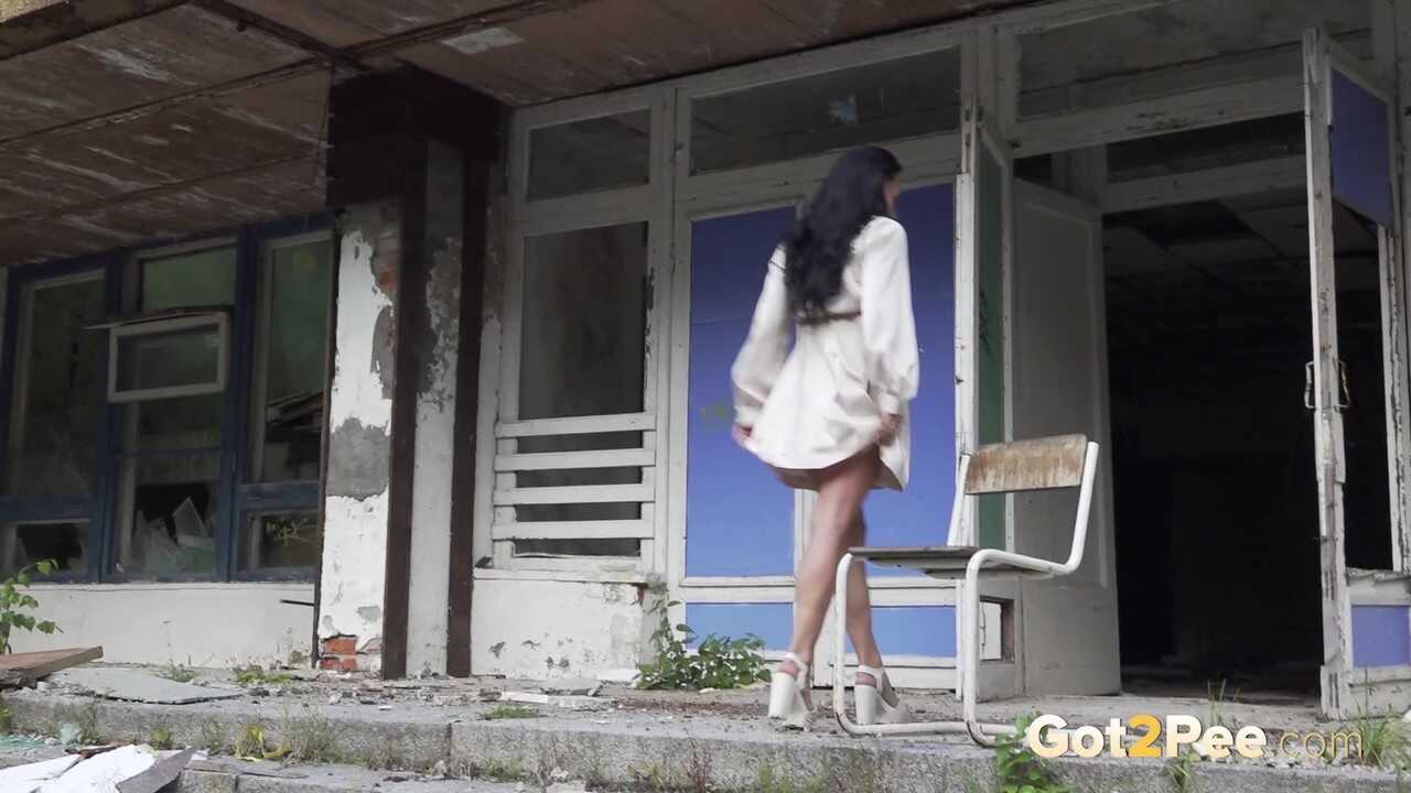 Brunette Chick Gypsy Queen's Public Piss Taking a leak outside the Dilapidated Motel - Gypsy Queen