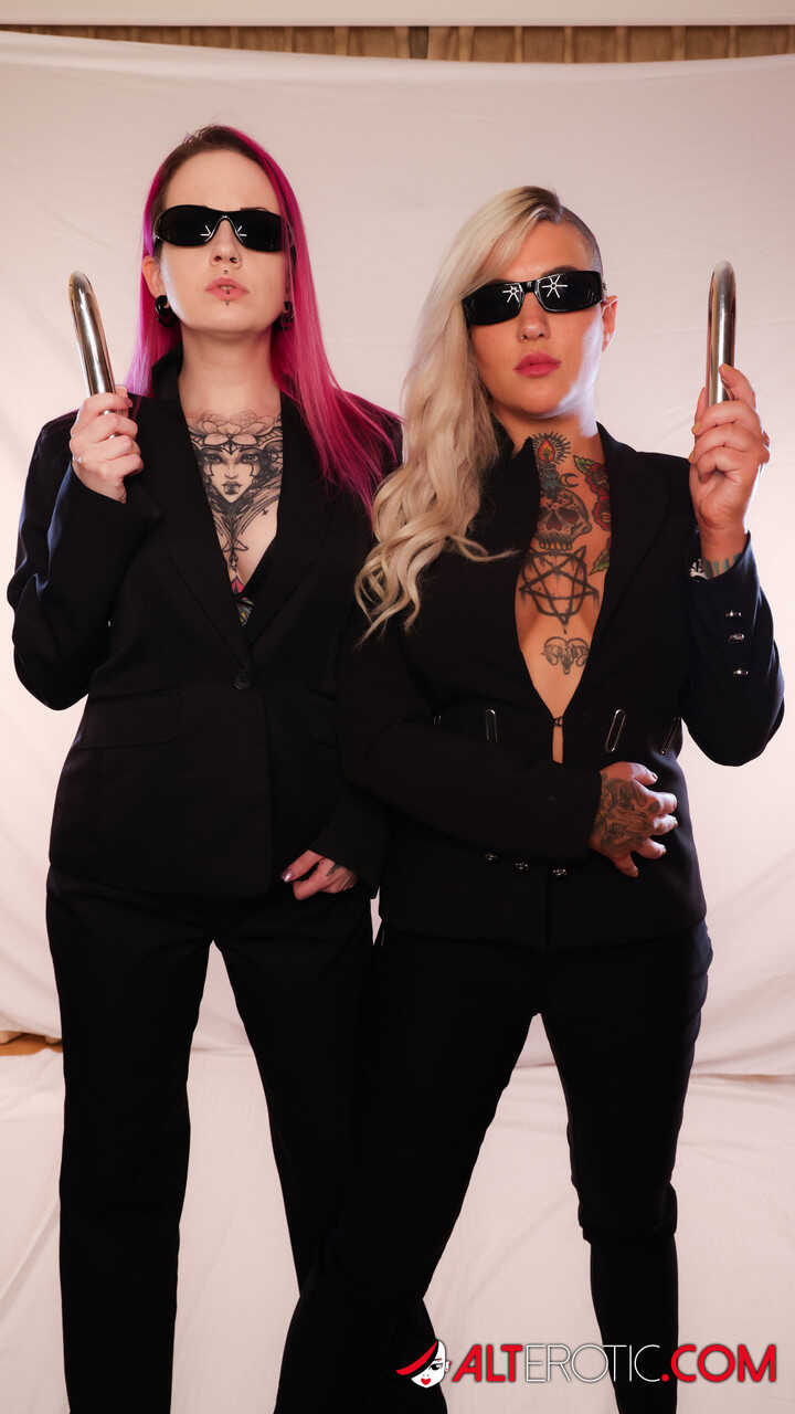 Ink-stained Lesbians: A Tattoo Enthusiast's Lesbian Threesome with Sex Toys